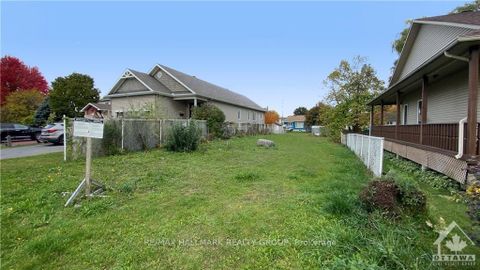 Photo 2 at 1673 KINDERSLEY Avenue, Chateauneuf, Orleans