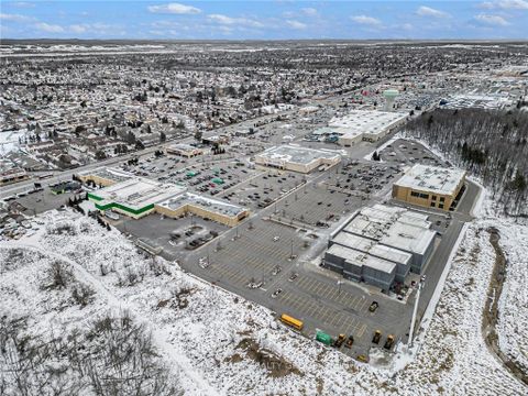 Photo 12 at 1673 KINDERSLEY Avenue, Chateauneuf, Orleans