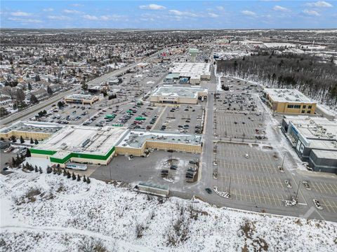 Photo 14 at 1673 KINDERSLEY Avenue, Chateauneuf, Orleans