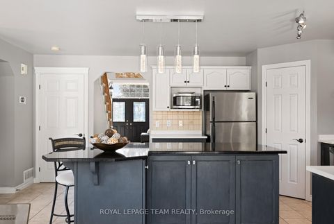 Photo 12 at 41 Blackshire Circle, Nepean (Stonebridge), Ottawa