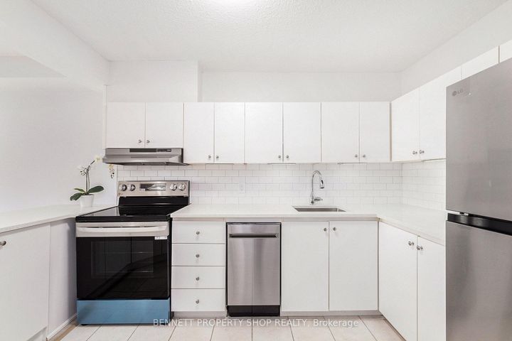 Photo 7 at 2209 - 900 Dynes Road, Nepean (Carleton Square), Ottawa