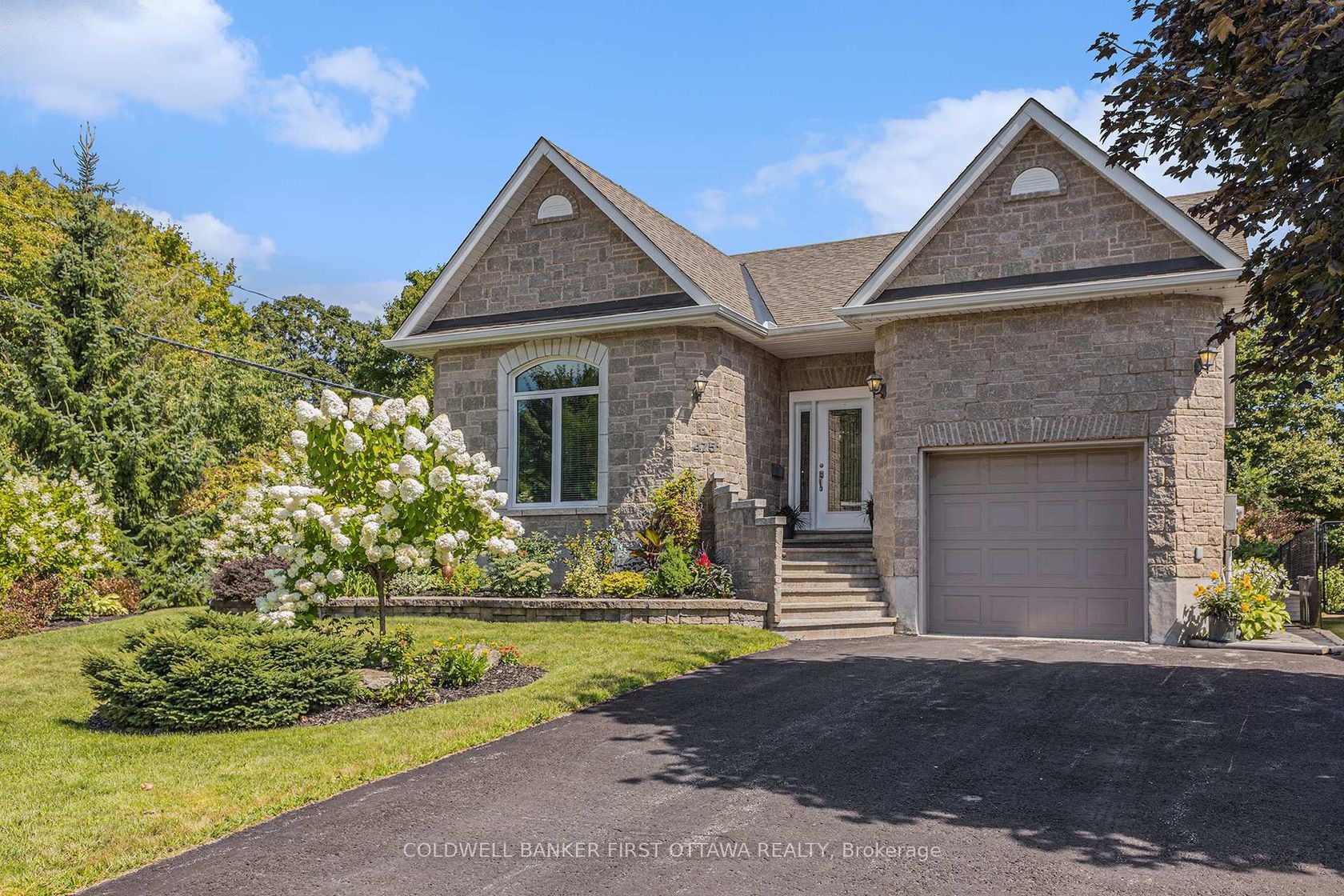 475 MOFFATT Street, Carleton Place 2