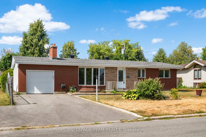 Photo 2 at 5 Spring Garden Avenue, Nepean (Meadowlands/Crestview), Ottawa