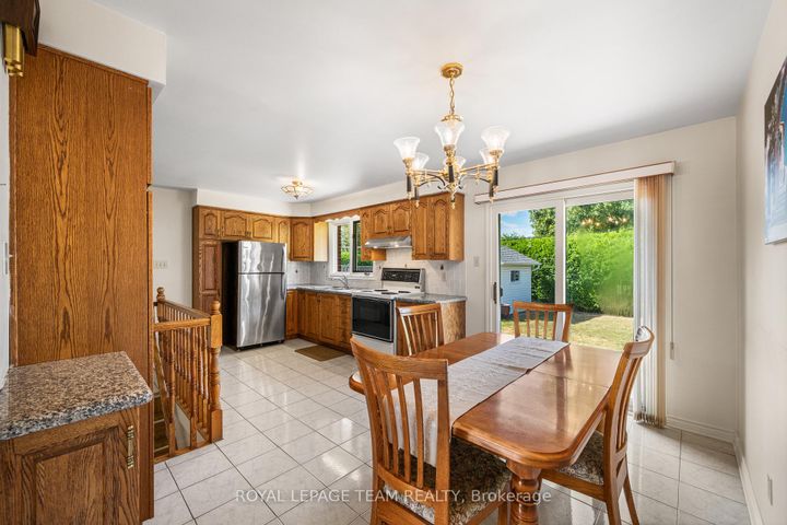 Photo 9 at 5 Spring Garden Avenue, Nepean (Meadowlands/Crestview), Ottawa