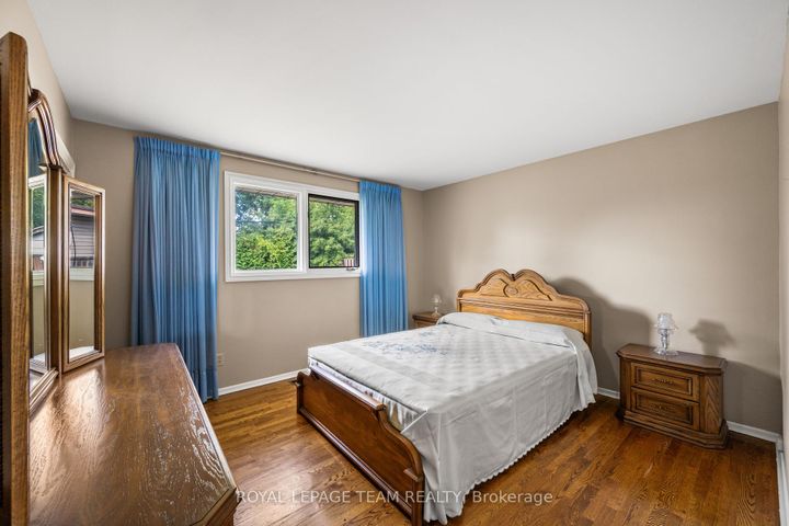 Photo 17 at 5 Spring Garden Avenue, Nepean (Meadowlands/Crestview), Ottawa