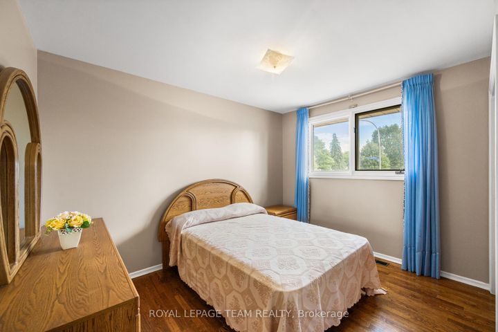Photo 21 at 5 Spring Garden Avenue, Nepean (Meadowlands/Crestview), Ottawa
