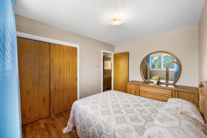 Photo 22 at 5 Spring Garden Avenue, Nepean (Meadowlands/Crestview), Ottawa