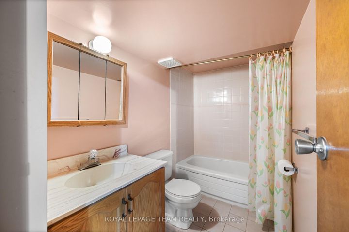 Photo 28 at 5 Spring Garden Avenue, Nepean (Meadowlands/Crestview), Ottawa