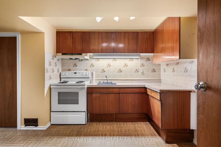 Photo 29 at 5 Spring Garden Avenue, Nepean (Meadowlands/Crestview), Ottawa