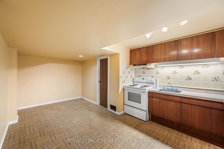 Photo 30 at 5 Spring Garden Avenue, Nepean (Meadowlands/Crestview), Ottawa