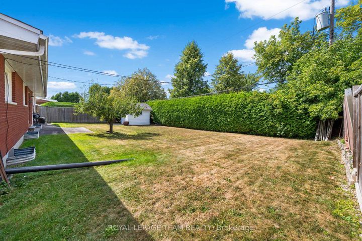 Photo 36 at 5 Spring Garden Avenue, Nepean (Meadowlands/Crestview), Ottawa