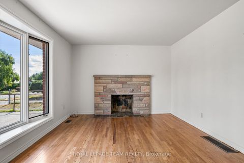 Photo 6 at 5 Spring Garden Avenue, Nepean (Meadowlands/Crestview), Ottawa