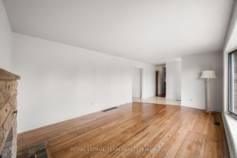 Photo 8 at 5 Spring Garden Avenue, Nepean (Meadowlands/Crestview), Ottawa