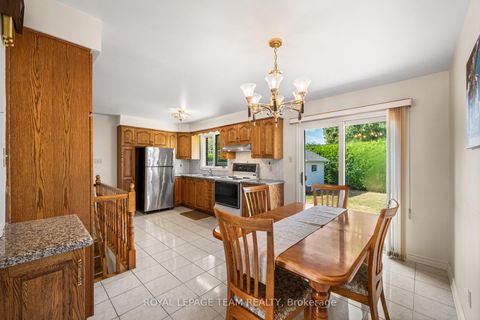 Photo 9 at 5 Spring Garden Avenue, Nepean (Meadowlands/Crestview), Ottawa