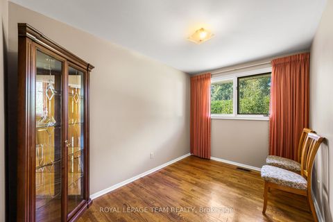 Photo 19 at 5 Spring Garden Avenue, Nepean (Meadowlands/Crestview), Ottawa