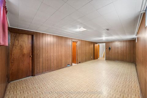 Photo 26 at 5 Spring Garden Avenue, Nepean (Meadowlands/Crestview), Ottawa