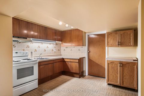 Photo 32 at 5 Spring Garden Avenue, Nepean (Meadowlands/Crestview), Ottawa