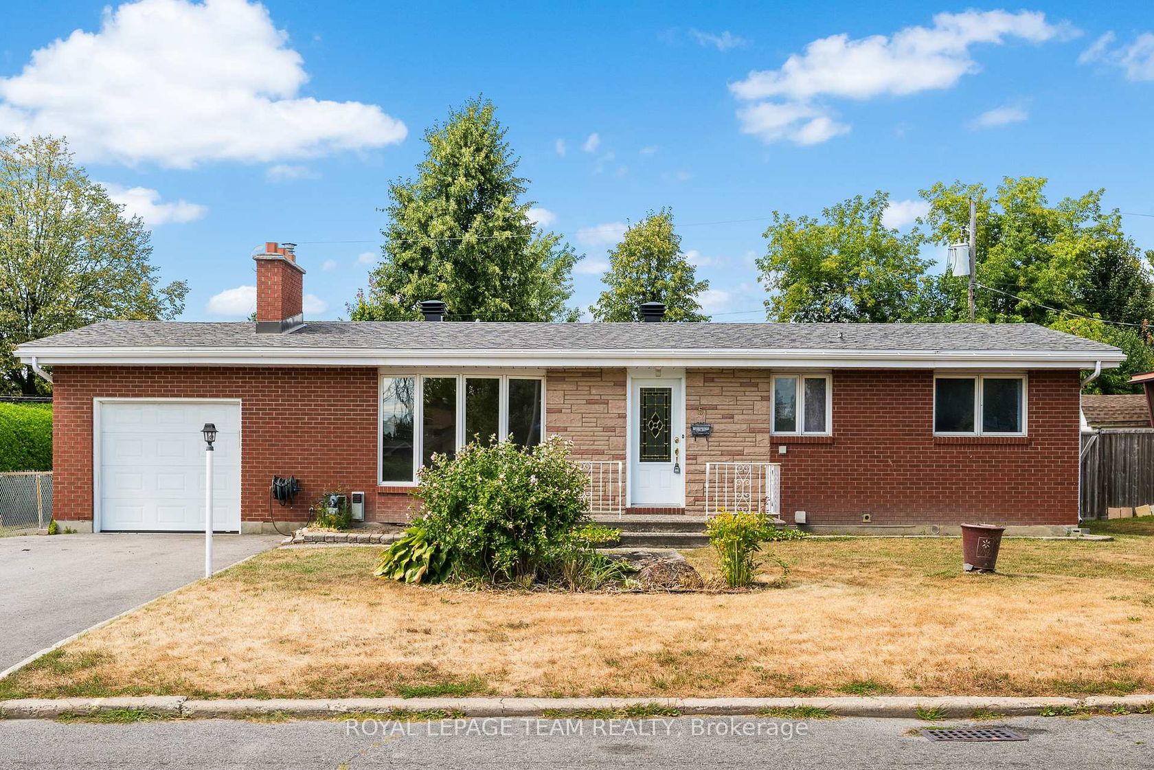 5 Spring Garden Avenue, Nepean (Meadowlands/Crestview), Ottawa 