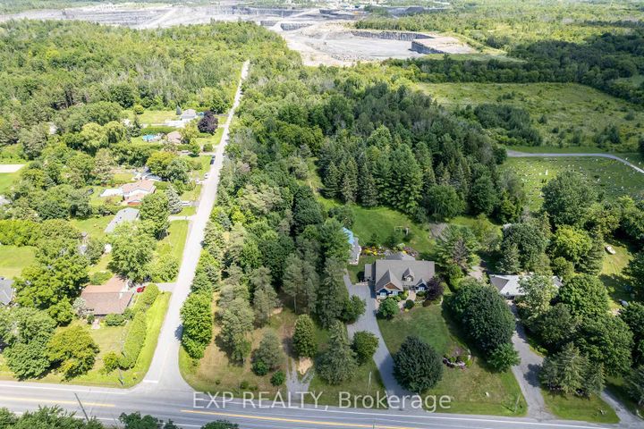 Photo 2 at 8 Khymer Court N, Nepean (Fallowfield), Ottawa