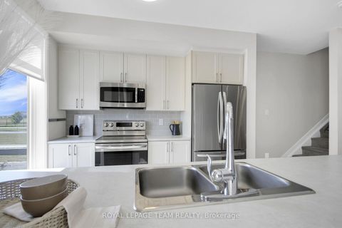 Photo 11 at 164 Visor Private, Emerald Meadows/Trailwest, Kanata