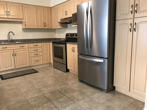 Photo 2 at 1547 Vercheres Street, Chateauneuf, Orleans