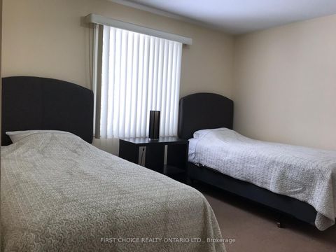 Photo 10 at 1547 Vercheres Street, Chateauneuf, Orleans