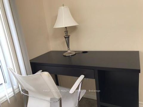 Photo 11 at 1547 Vercheres Street, Chateauneuf, Orleans