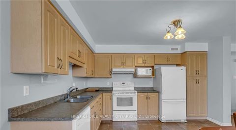 Photo 14 at 1547 Vercheres Street, Chateauneuf, Orleans