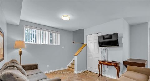 Photo 17 at 1547 Vercheres Street, Chateauneuf, Orleans