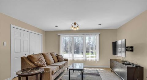 Photo 24 at 1547 Vercheres Street, Chateauneuf, Orleans