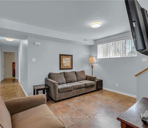 Photo 36 at 1547 Vercheres Street, Chateauneuf, Orleans