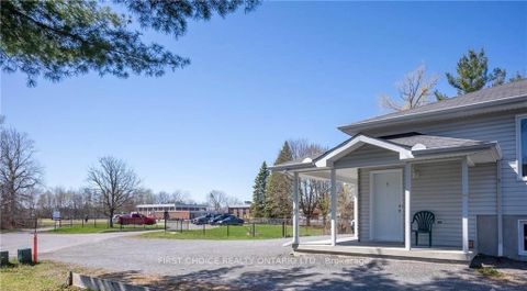 Photo 37 at 1547 Vercheres Street, Chateauneuf, Orleans