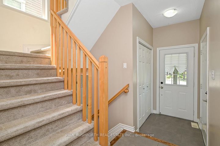 Photo 2 at 1601 HAYDON Circle, Nepean (Heritage Park), Ottawa