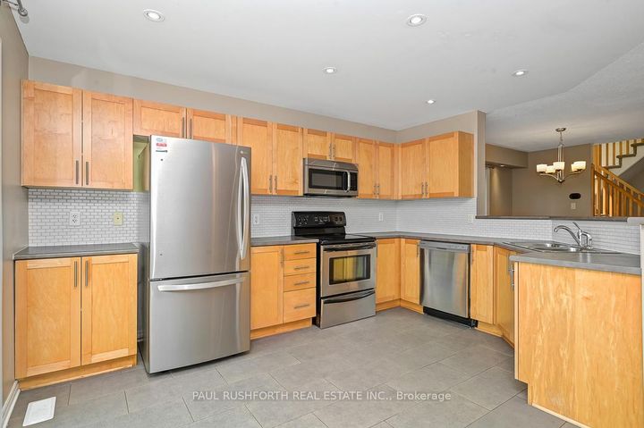 Photo 7 at 1601 HAYDON Circle, Nepean (Heritage Park), Ottawa