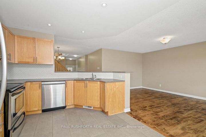 Photo 8 at 1601 HAYDON Circle, Nepean (Heritage Park), Ottawa