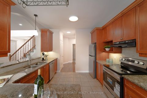 Photo 15 at 141 STEEPLE CHASE Drive, Bridlewood, Kanata