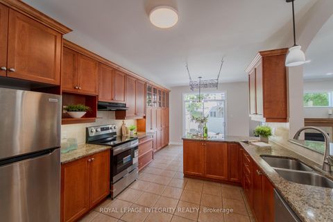 Photo 17 at 141 STEEPLE CHASE Drive, Bridlewood, Kanata