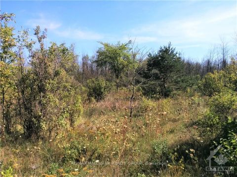 Photo 3 at 49 Rideau Avenue N, SMITHS FALLS, Smiths Falls