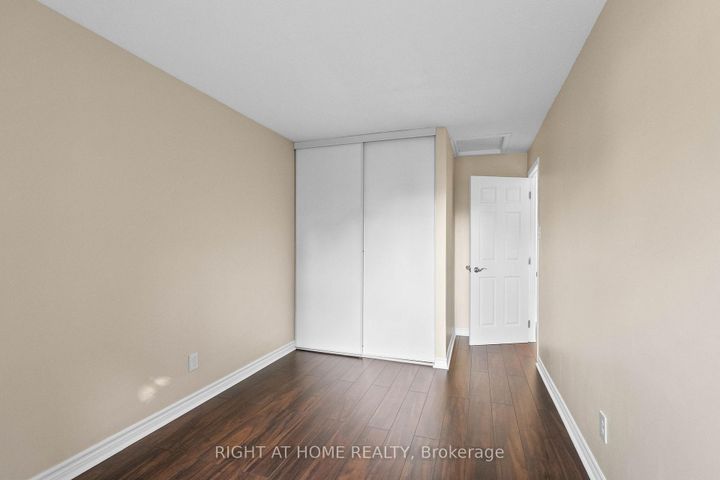 Photo 28 at 235 THISTLEDOWN Court, Nepean (Pheasant Run), Ottawa