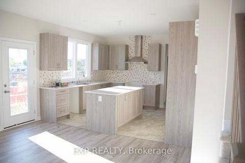 Photo 6 at 805 Anemone Mews, Nepean (Heritage Park), Ottawa