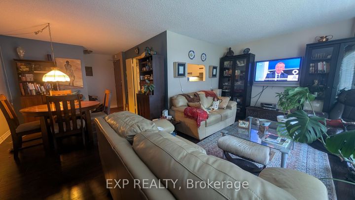 Photo 1 at 518 - 20 Chesterton Drive, Nepean (Borden Farm/Stewart Farm/Carleton Heights/Parkwood Hills), Ottawa