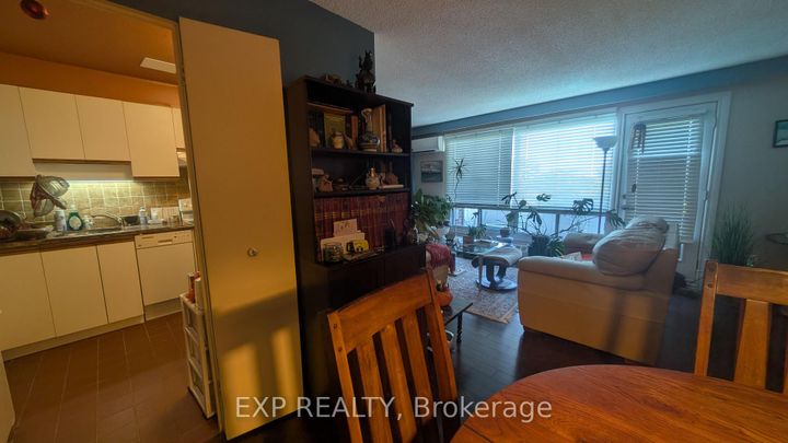 Photo 2 at 518 - 20 Chesterton Drive, Nepean (Borden Farm/Stewart Farm/Carleton Heights/Parkwood Hills), Ottawa