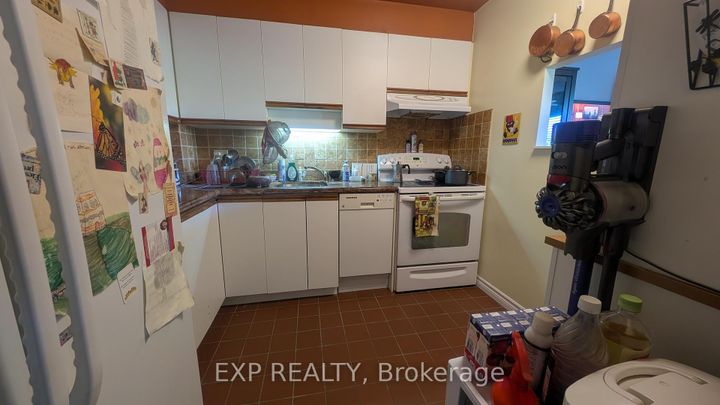 Photo 3 at 518 - 20 Chesterton Drive, Nepean (Borden Farm/Stewart Farm/Carleton Heights/Parkwood Hills), Ottawa