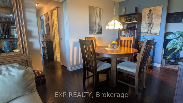 Photo 5 at 518 - 20 Chesterton Drive, Nepean (Borden Farm/Stewart Farm/Carleton Heights/Parkwood Hills), Ottawa