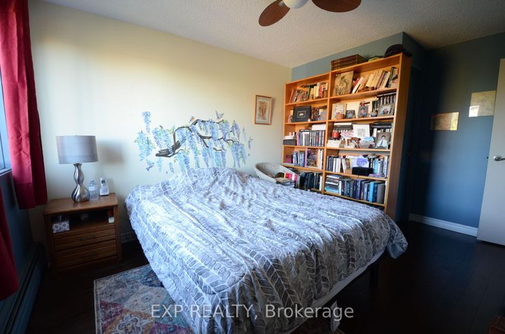 Photo 10 at 518 - 20 Chesterton Drive, Nepean (Borden Farm/Stewart Farm/Carleton Heights/Parkwood Hills), Ottawa