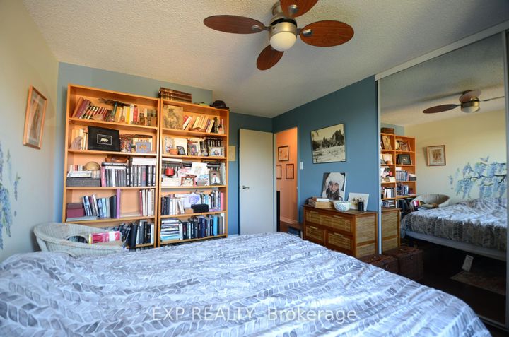 Photo 11 at 518 - 20 Chesterton Drive, Nepean (Borden Farm/Stewart Farm/Carleton Heights/Parkwood Hills), Ottawa