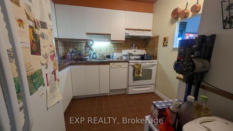 Photo 3 at 518 - 20 Chesterton Drive, Nepean (Borden Farm/Stewart Farm/Carleton Heights/Parkwood Hills), Ottawa