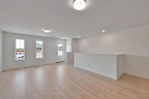 Photo 8 at 154 Doctor Agnes Craine Drive, SMITHS FALLS, Smiths Falls