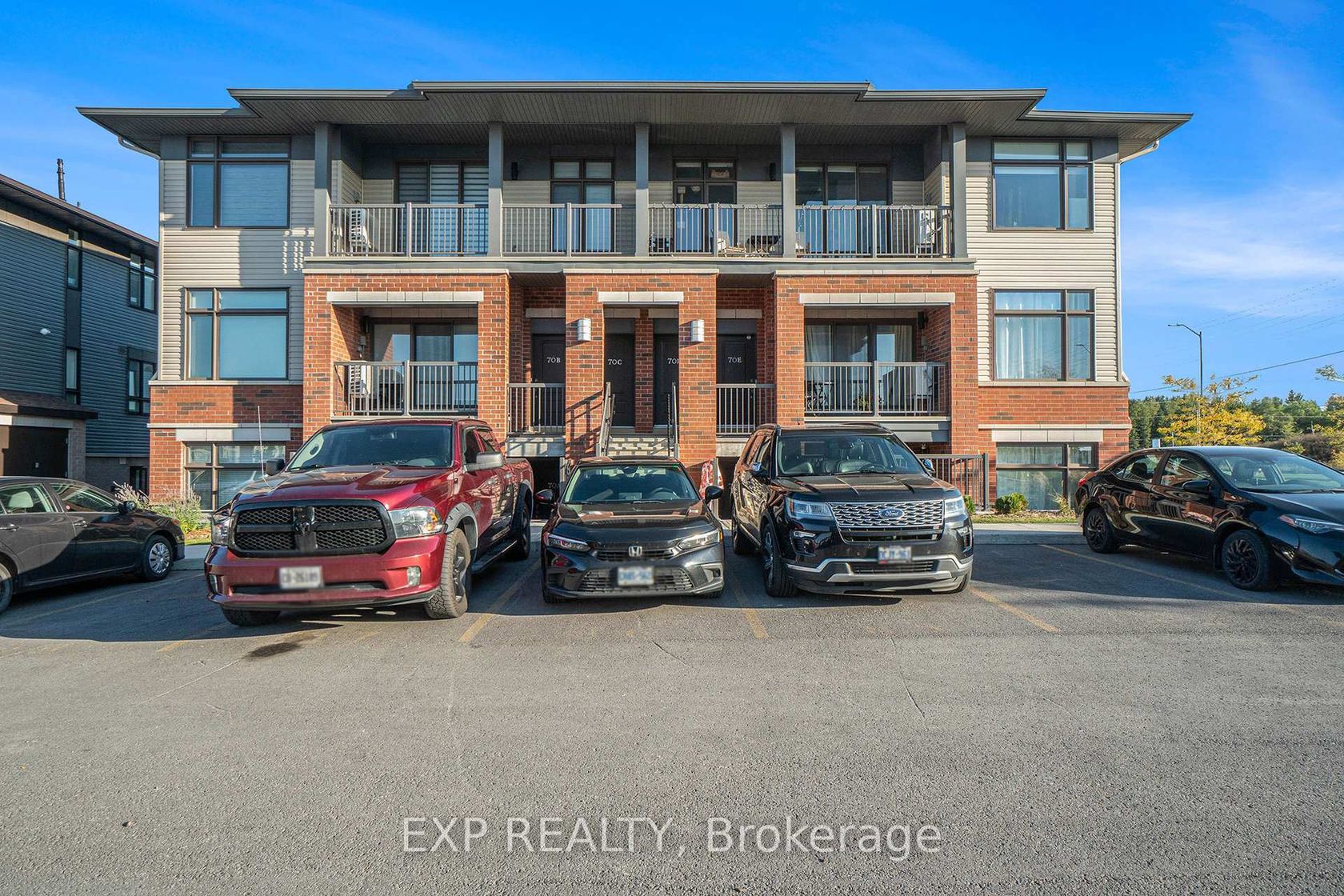 H - 70 Jaguar Private, Emerald Meadows/Trailwest, Kanata 2