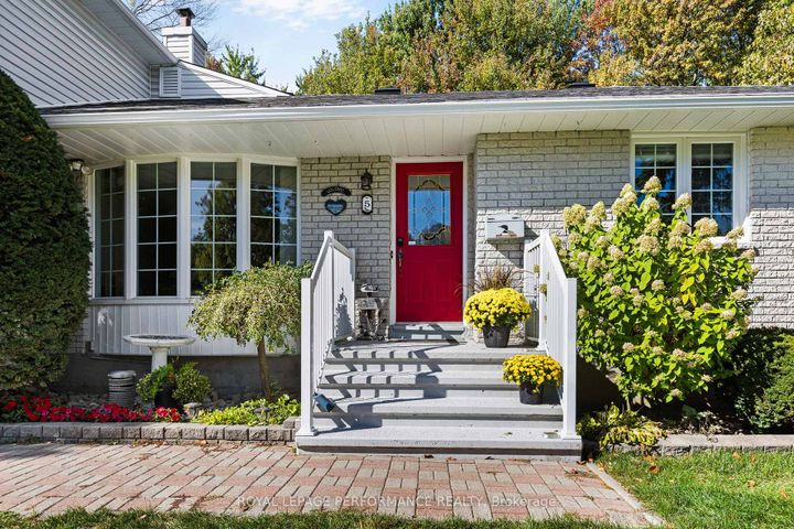 Photo 3 at 5 Revol Road, Nepean (Merivale Gardens), Ottawa